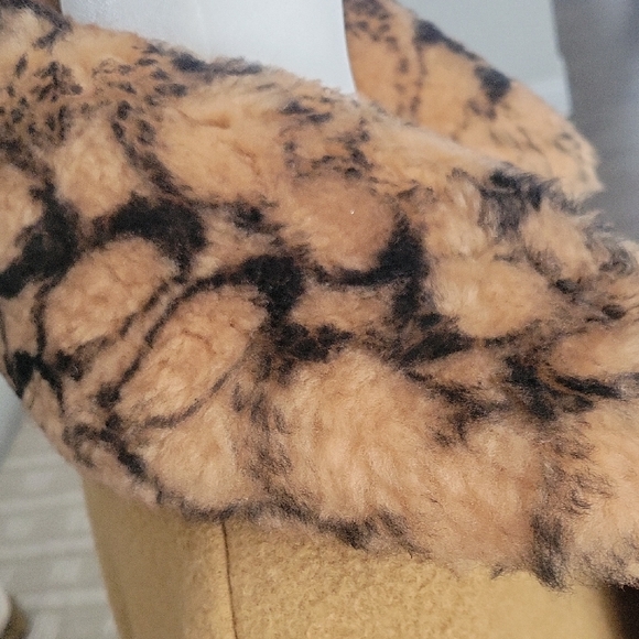 Coach Camel Coat with Gold Button - Picture 3 of 9